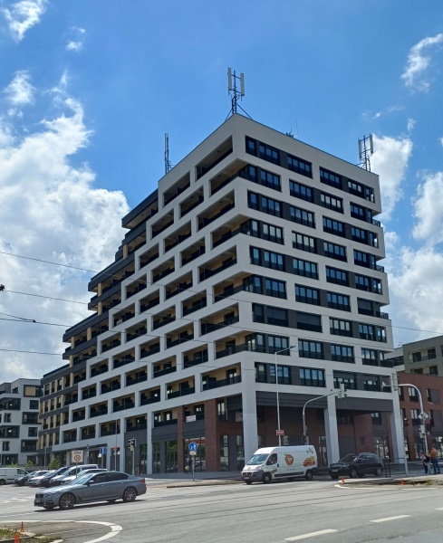 TESLA HLOUBĚTÍN